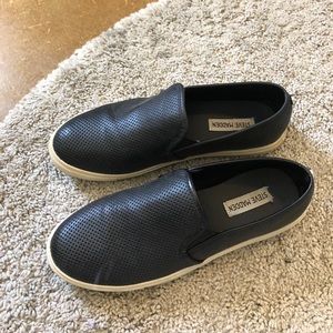 Steve Madden black slip ons